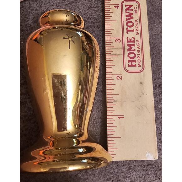 Mid-century 24K Warranted Gold Ceramic Urn Shaped Salt And Pepper Shakers - Picture 4 of 4